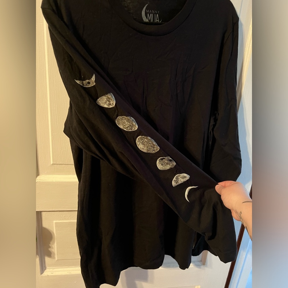 OG Manny MUA moon phase long-sleeve black tee